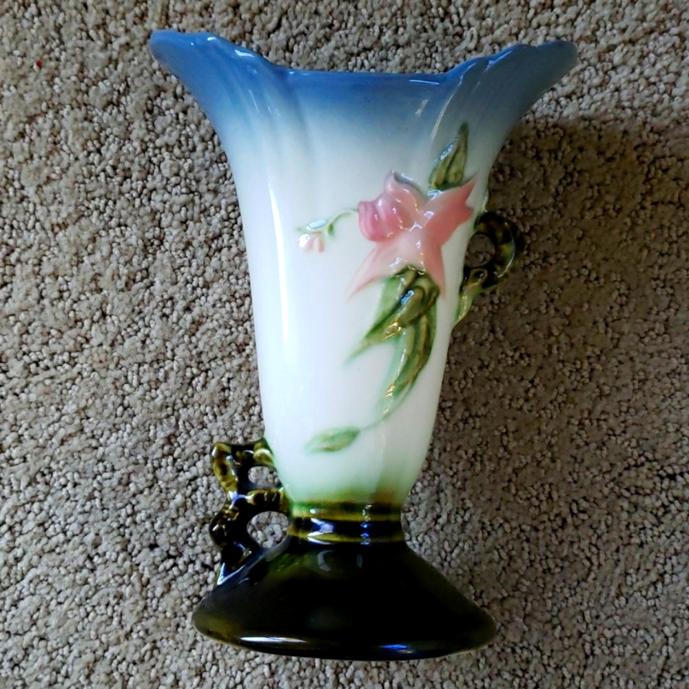 Vintage Hull W8 vase